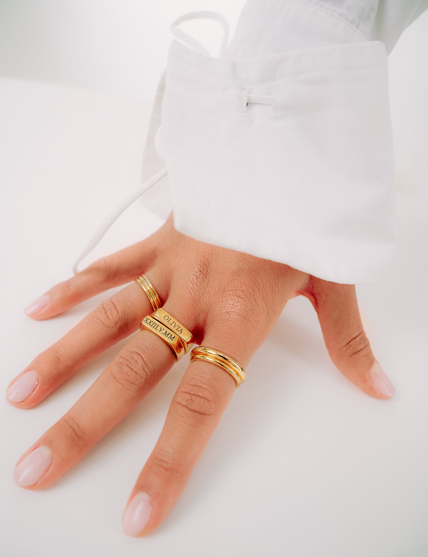 Hera Engravable Ring 