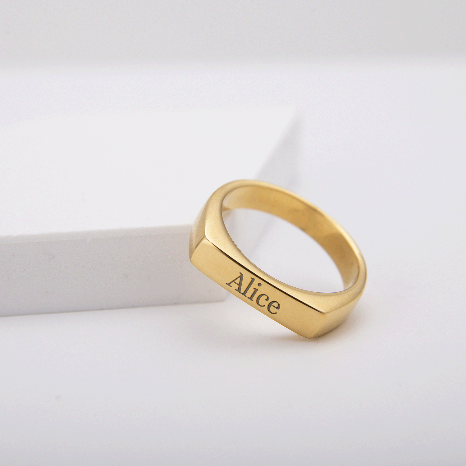 Hera Engravable Ring 